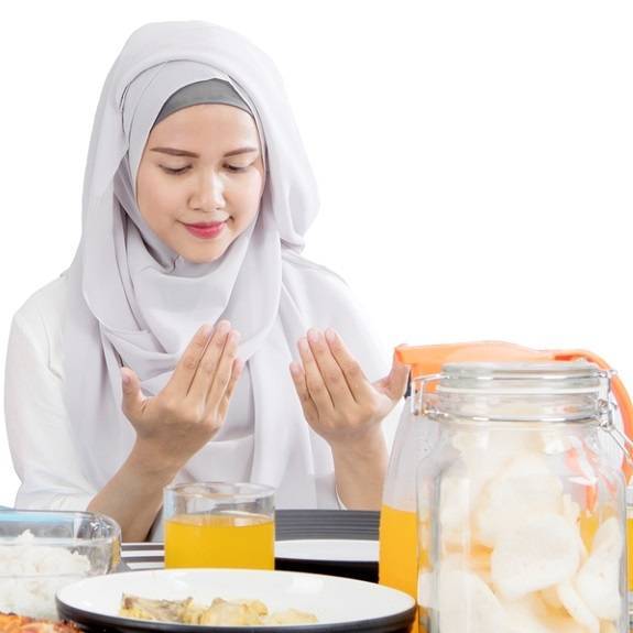 Крем во время уразы. Что такое сухур в Исламе. Рамадан сухур. Правильное питание в Рамадан. Питание в Исламе правильное.